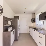 Maison Moderne A 100m De La Avec Jardin Clos, Garage, Wifi, Proche Avec Commerces, Animaux Ok - Fr-1-306-1205 *