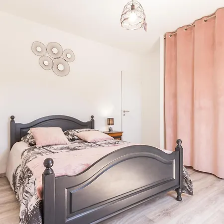 Maison Moderne A 100m De La Avec Jardin Clos, Garage, Wifi, Proche Avec Commerces, Animaux Ok - Fr-1-306-1205 *