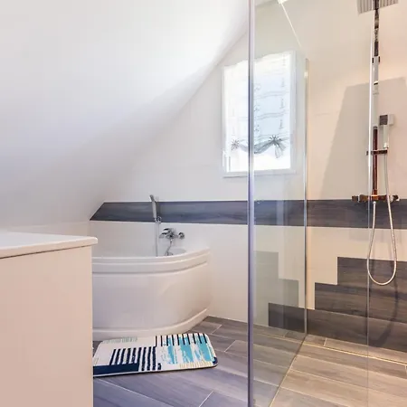 Maison Moderne A 100m De La Avec Jardin Clos, Garage, Wifi, Proche Avec Commerces, Animaux Ok - Fr-1-306-1205 Nyaraló *