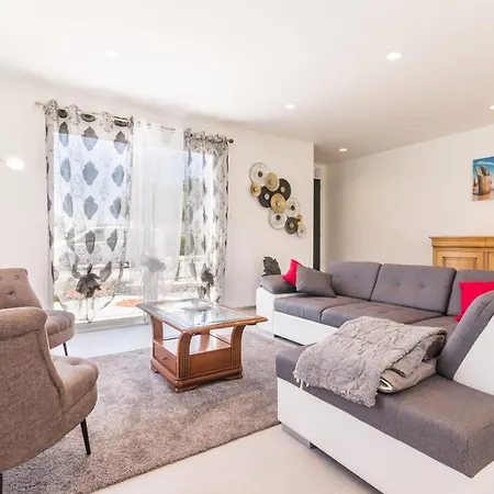 Maison Moderne A 100m De La Avec Jardin Clos, Garage, Wifi, Proche Avec Commerces, Animaux Ok - Fr-1-306-1205 Ferienhaus