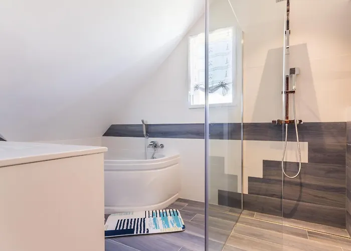 Maison Moderne A 100m De La Avec Jardin Clos, Garage, Wifi, Proche Avec Commerces, Animaux Ok - Fr-1-306-1205 Tatil Evi *