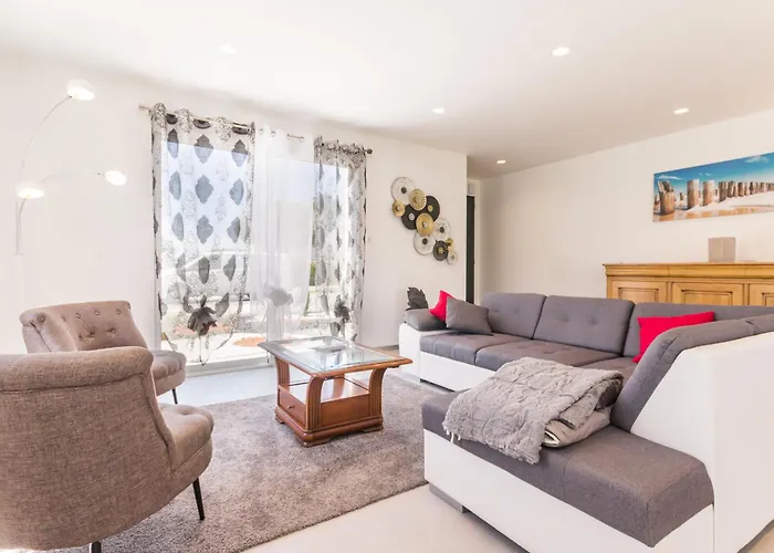 Maison Moderne A 100m De La Avec Jardin Clos, Garage, Wifi, Proche Avec Commerces, Animaux Ok - Fr-1-306-1205 Tatil Evi